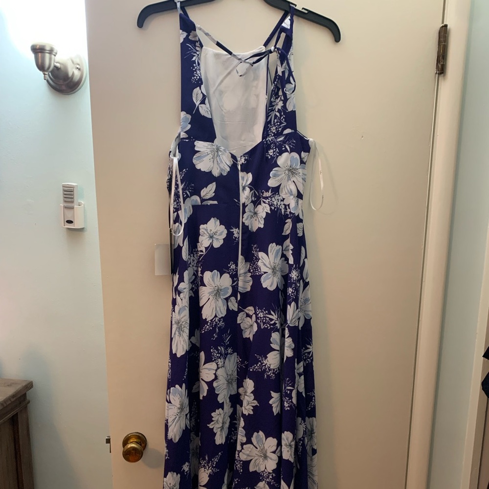 Dress - Picture 4 of 6